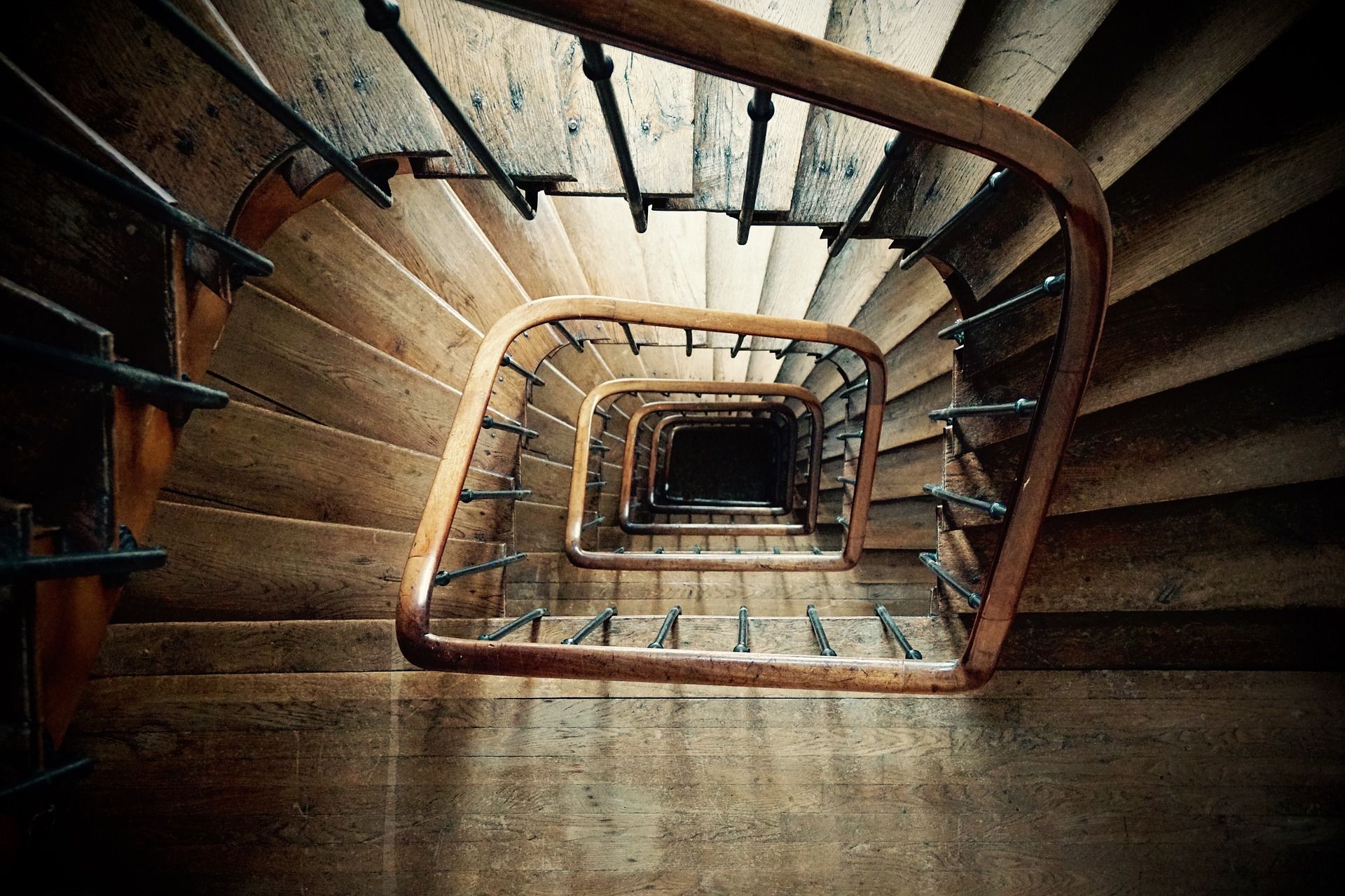 Menuisier Paris escalier bois marche chêne